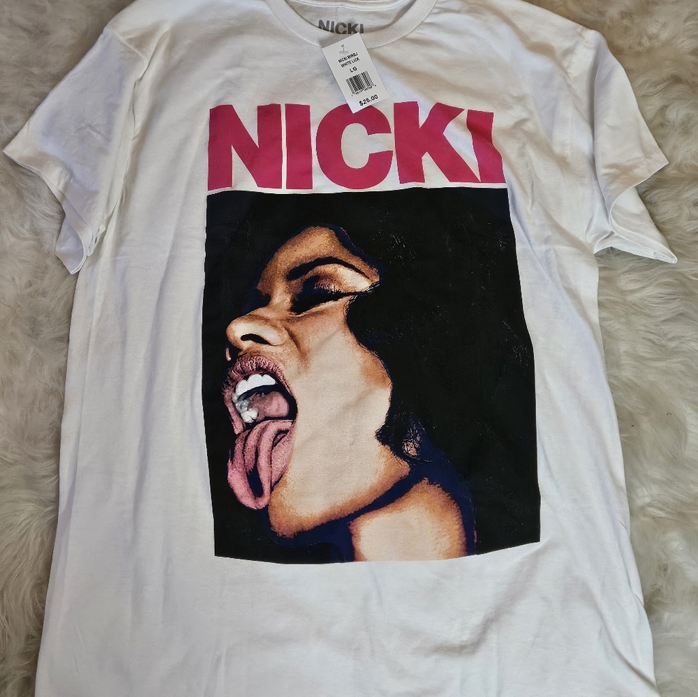 NICKI MINAJ GRAPHIC TEE
